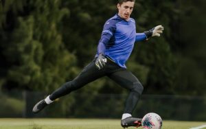 Kết hợp áo bóng đá với quần legging